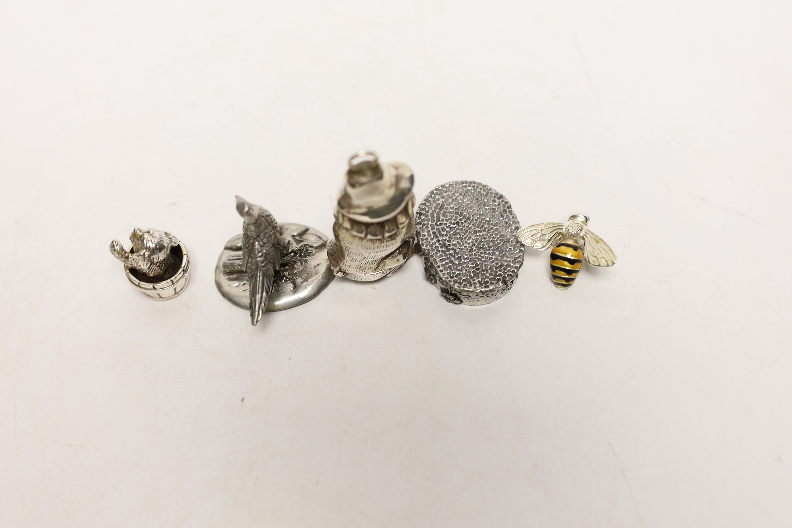 A modern 925 dog vesta case, 63mm, a modern silver and enamel model of a bee and two other items.